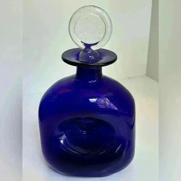 Hand blown cobalt  glass pinch decanter with clear glass stopper - Picture 1 of 4